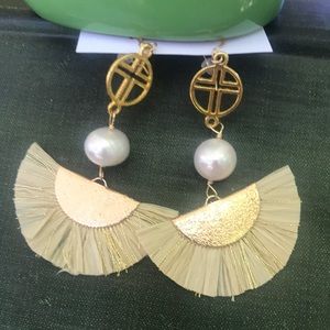 Beautiful light weight pierced earrings
